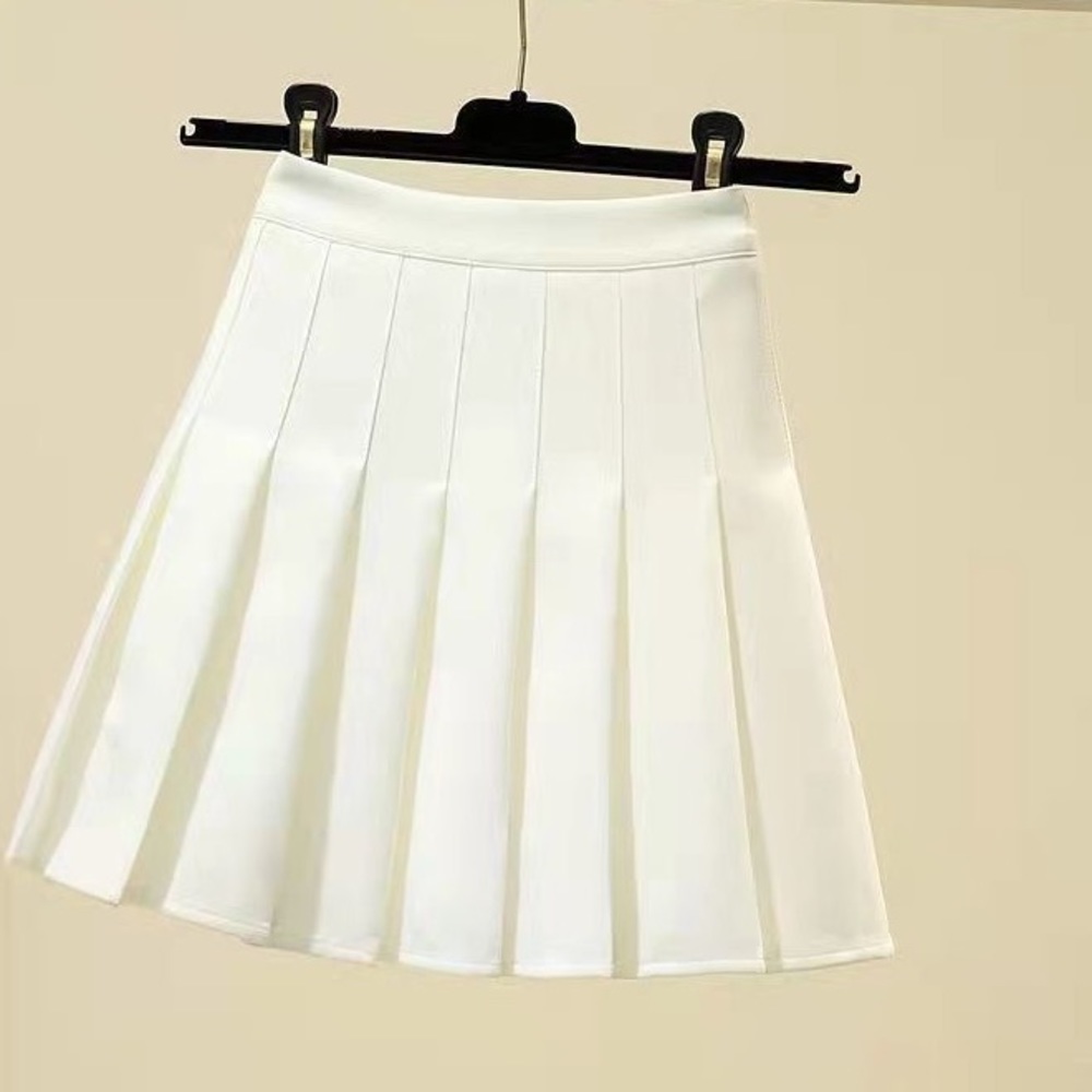 Pleated white tennis skirt
